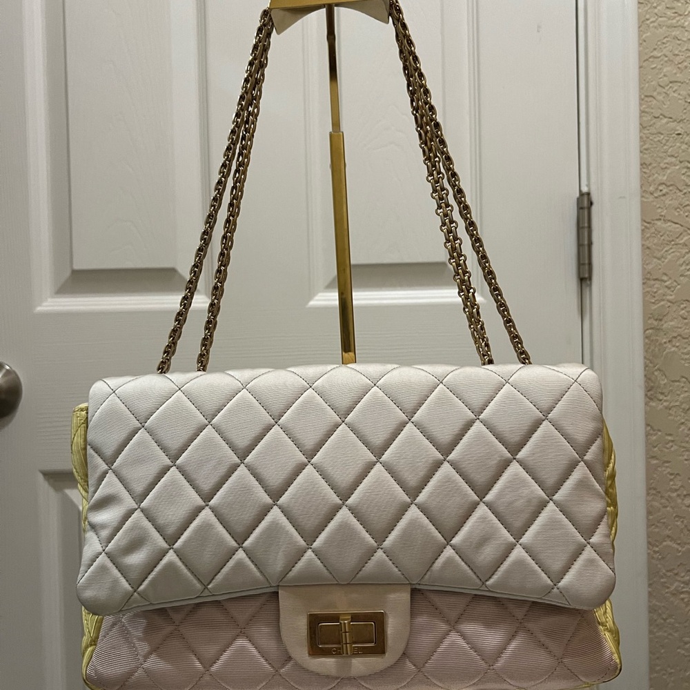 CHANEL Single Flap Elegant Quilted White and Gold Chain Shoulder Bag